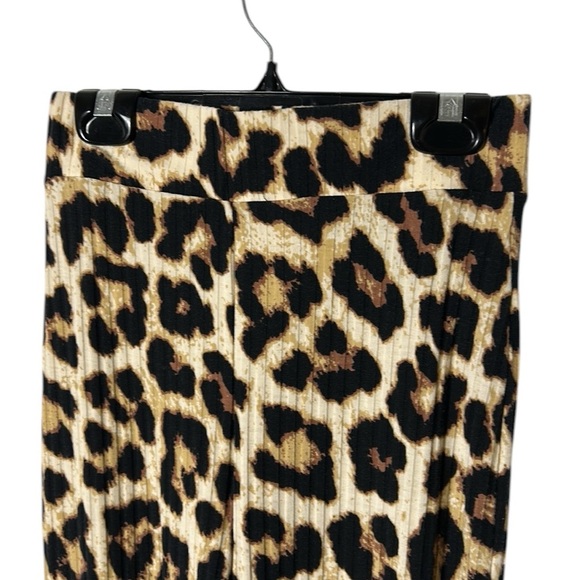 Bell bottom tiger print stretchy pull on pants,,flare legs,70’s,like new! - Picture 5 of 10